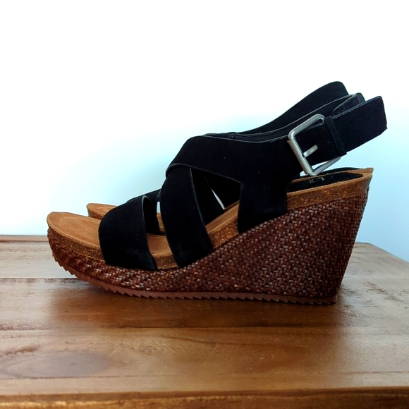 🆕🌿SOFFT SUEDE PLATFORM SANDALS 🌿 - Picture 4 of 7